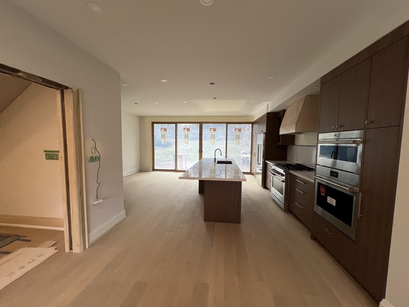 Kitchen Renovations by HouseCraft Homes & Renovations